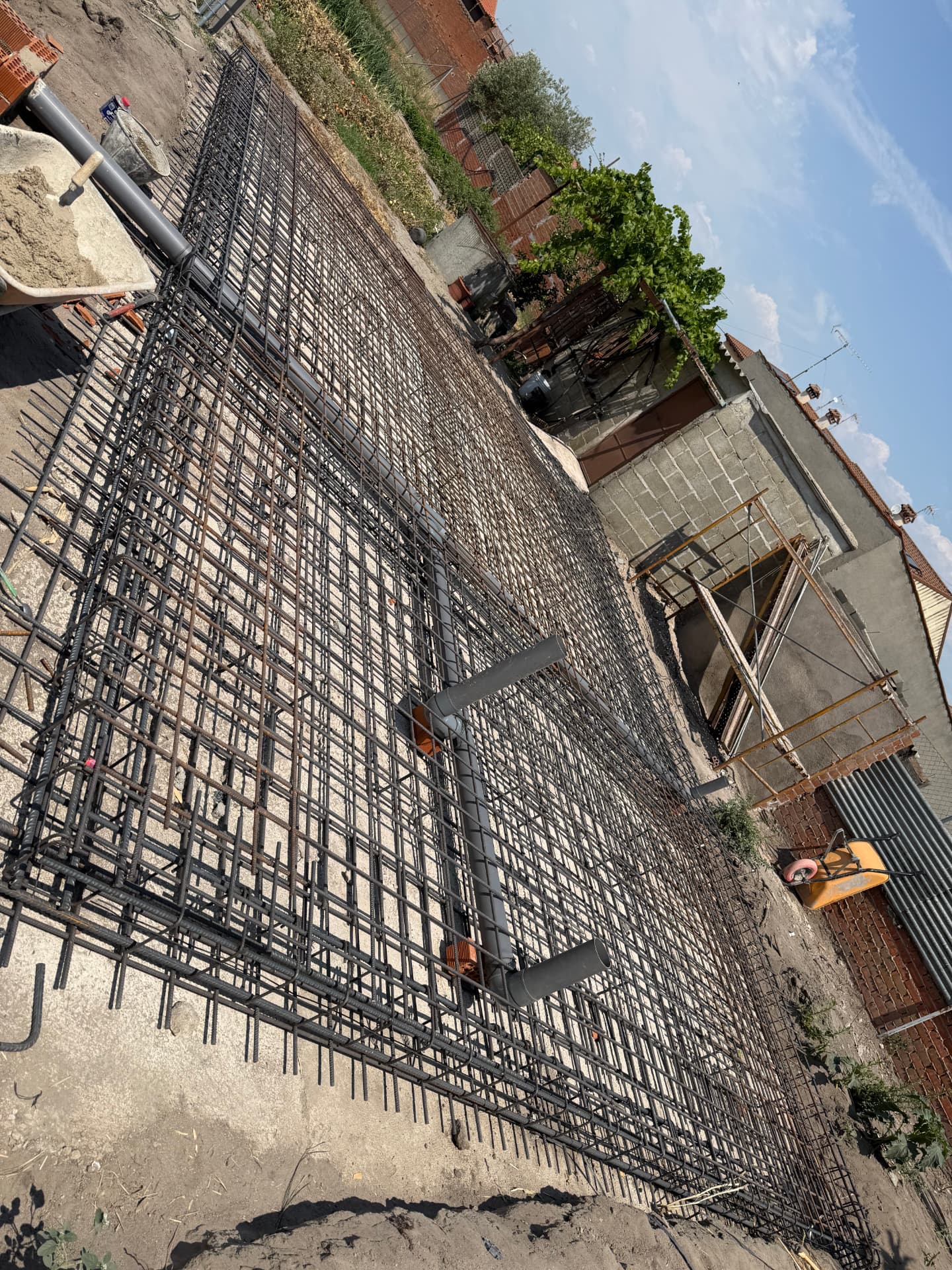 Armado de acero para cimentación de vivienda